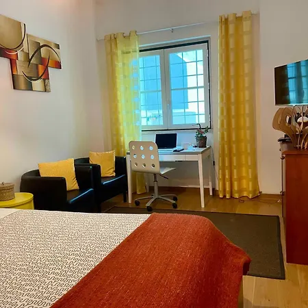 Apartment Private Terrace Retreat In Historic