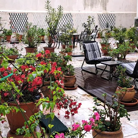 Apartment Private Terrace Retreat In Historic Lisbon